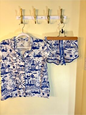 Lilly Pulitzer Blue and White Printed Cotton Pajama Set
